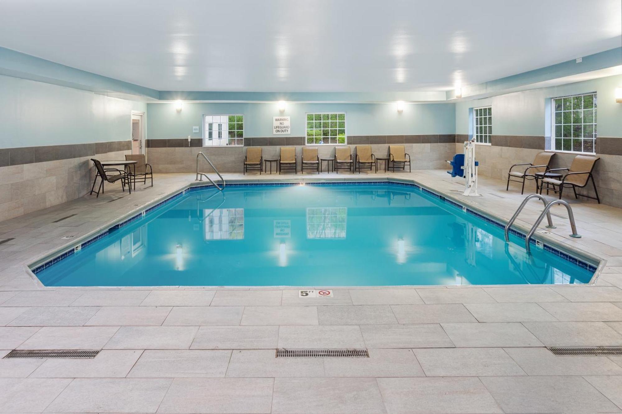 Holiday Inn Express & Suites Carmel North - Westfield By Ihg Exterior foto