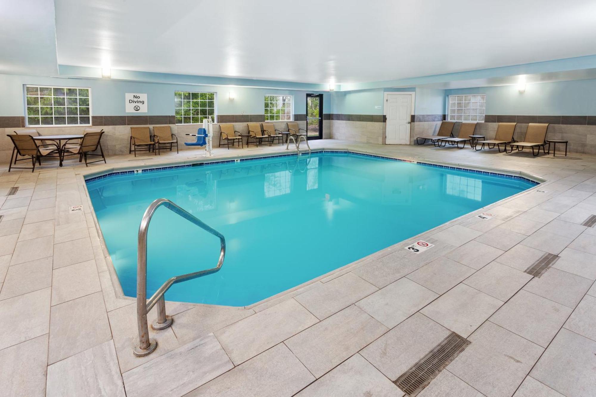 Holiday Inn Express & Suites Carmel North - Westfield By Ihg Exterior foto